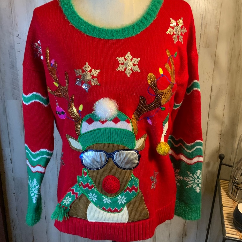 33 degrees cool reindeer Christmas sweater. Size M